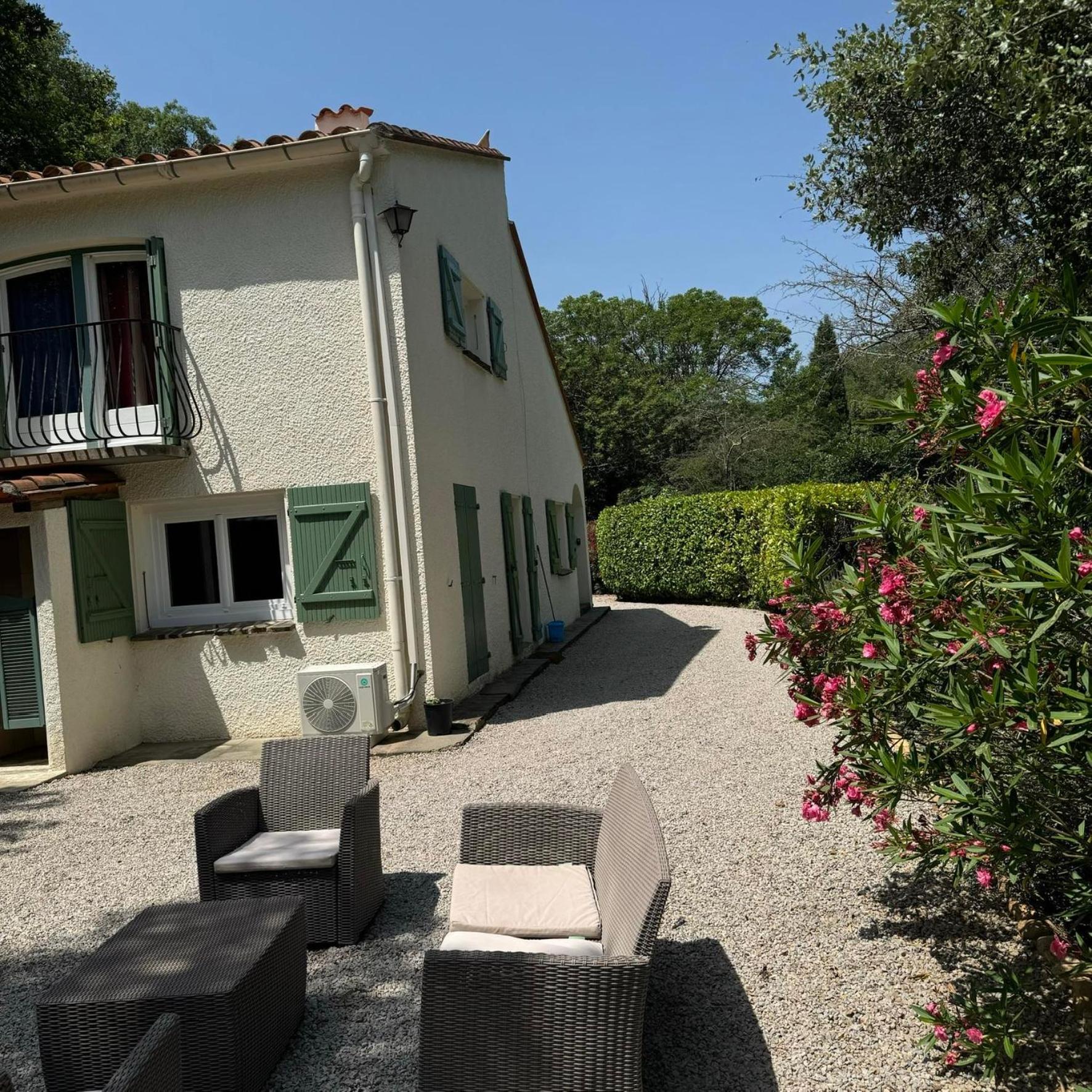 Maison avec piscine chauffée entre mer et montagne Montauriol  Exterior foto