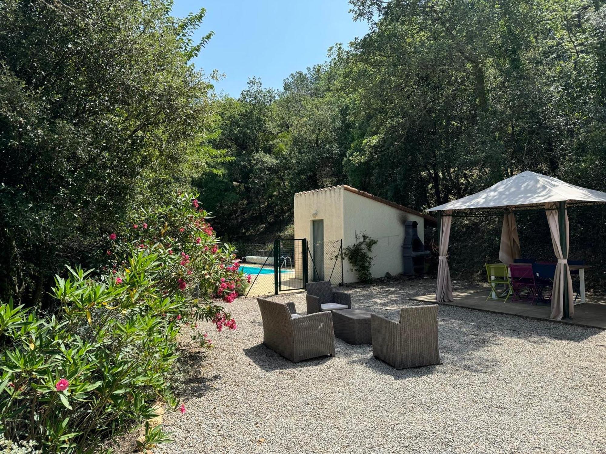 Maison avec piscine chauffée entre mer et montagne Montauriol  Exterior foto